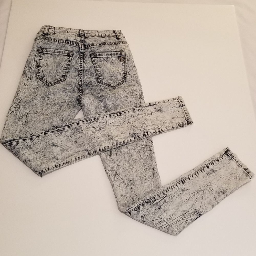Stonewashed V.I.P. Jeans - Picture 3 of 6